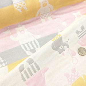 日本超柔膚四層紗【熊熊馬戲團灰/黃/粉條紋款】幅寬108cm